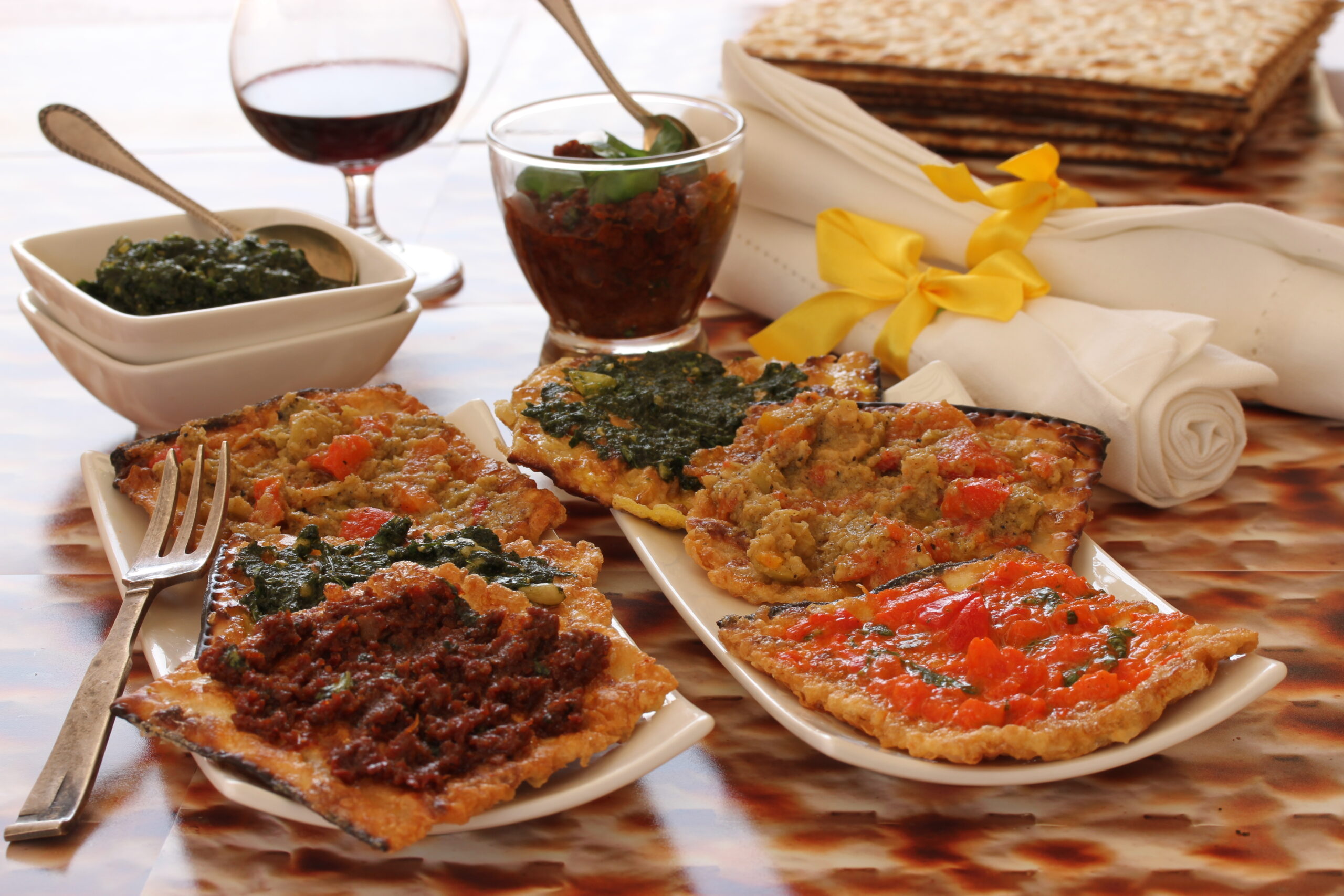 מצות מטוגנות מרוחות בממרחים