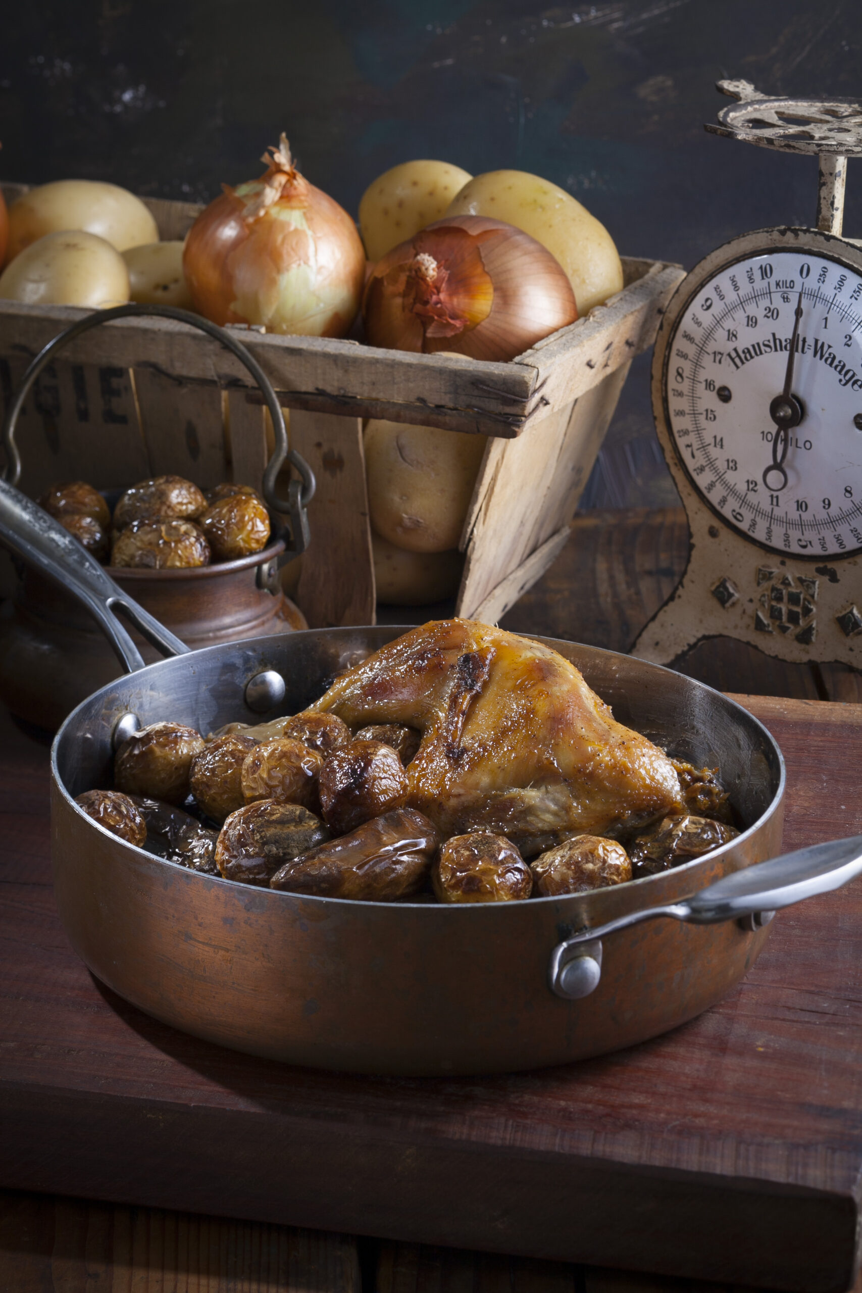 חמין עם תפוחי אדמה קטנים ועוף